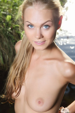 Slim Blonde Teen Babe Nancy Naked By The Lake